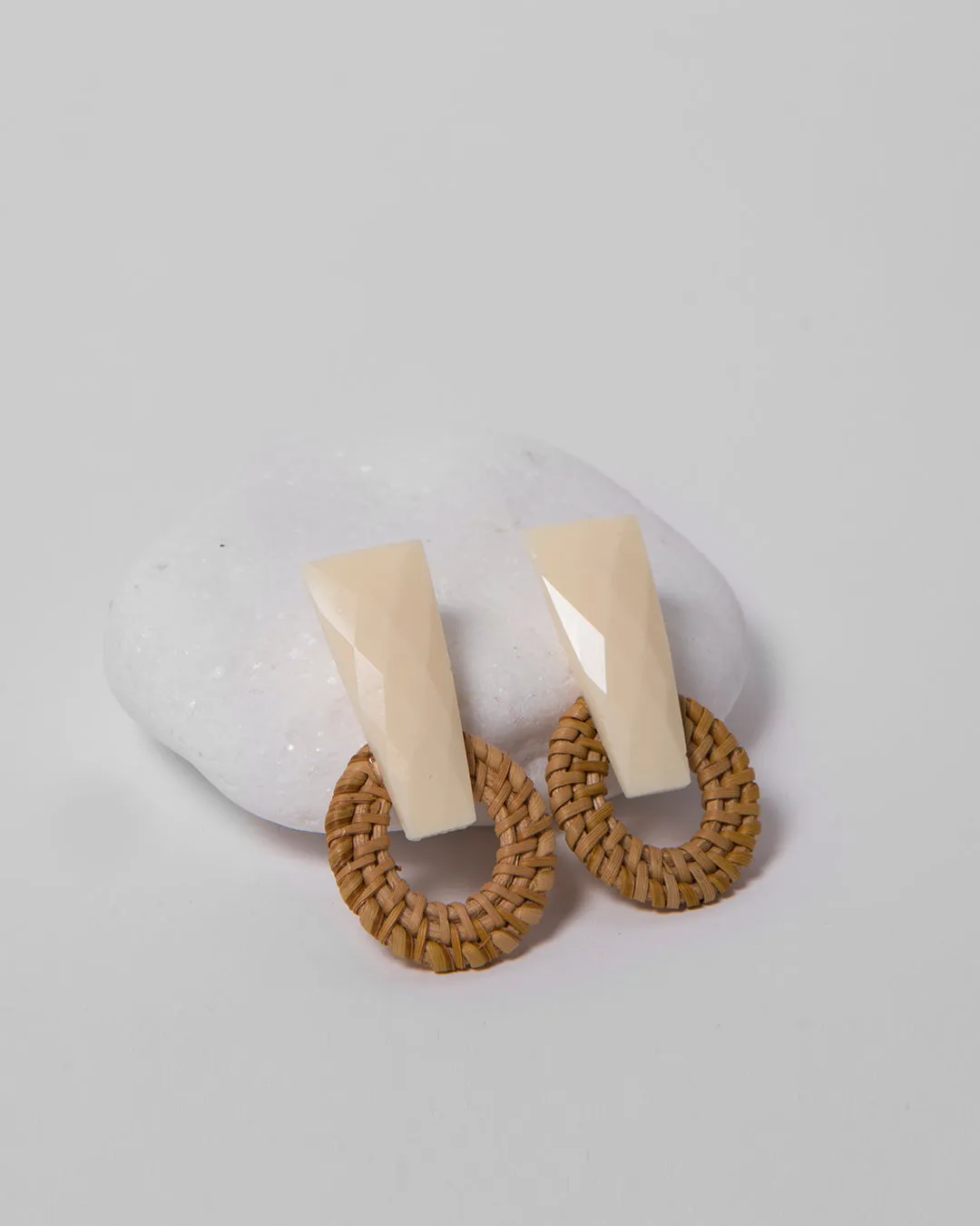 ACRYLIC RATTAN HAMDMADE HOOP EARRINGS 2172 - حلق